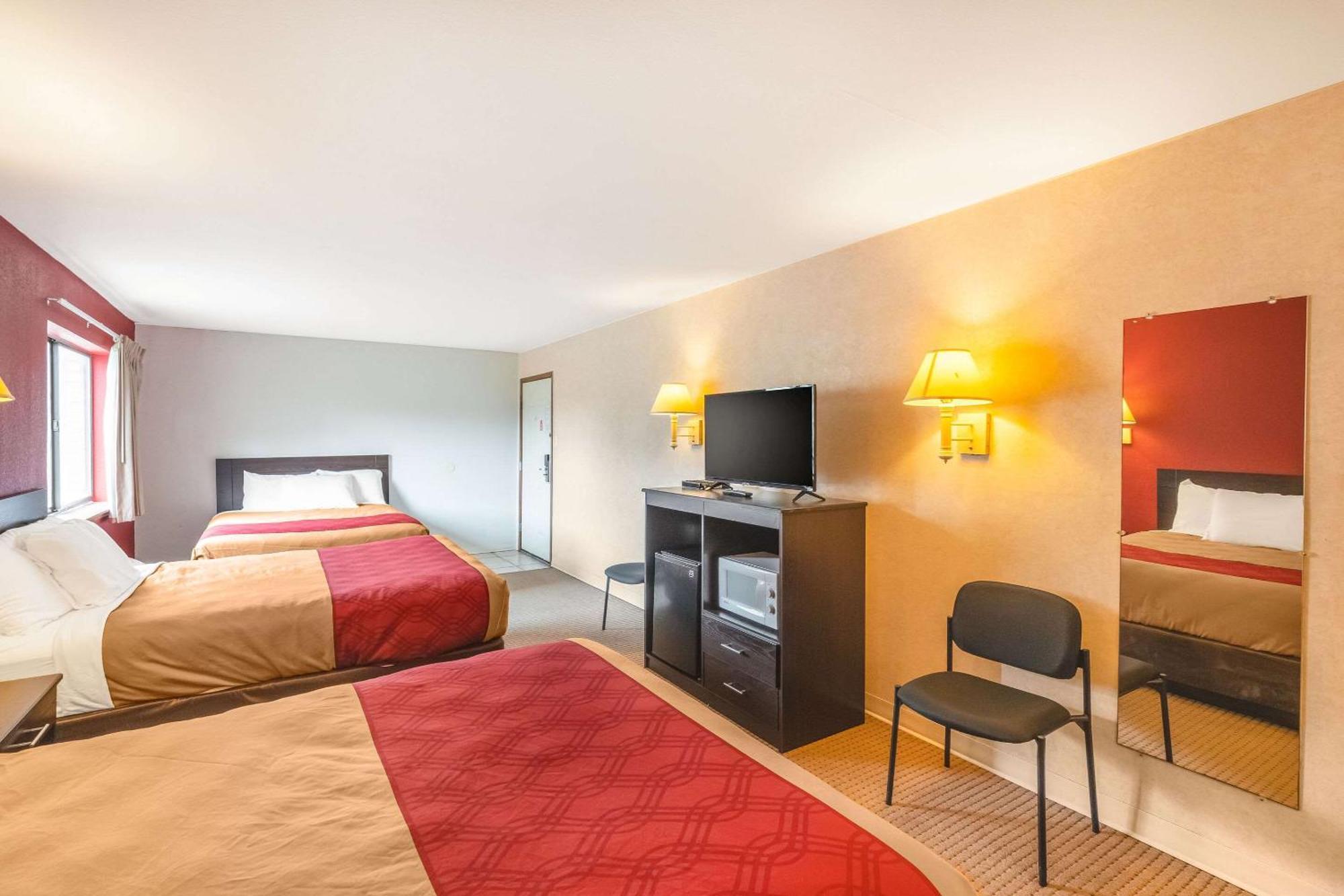 Lodge Econo Fredericksburg