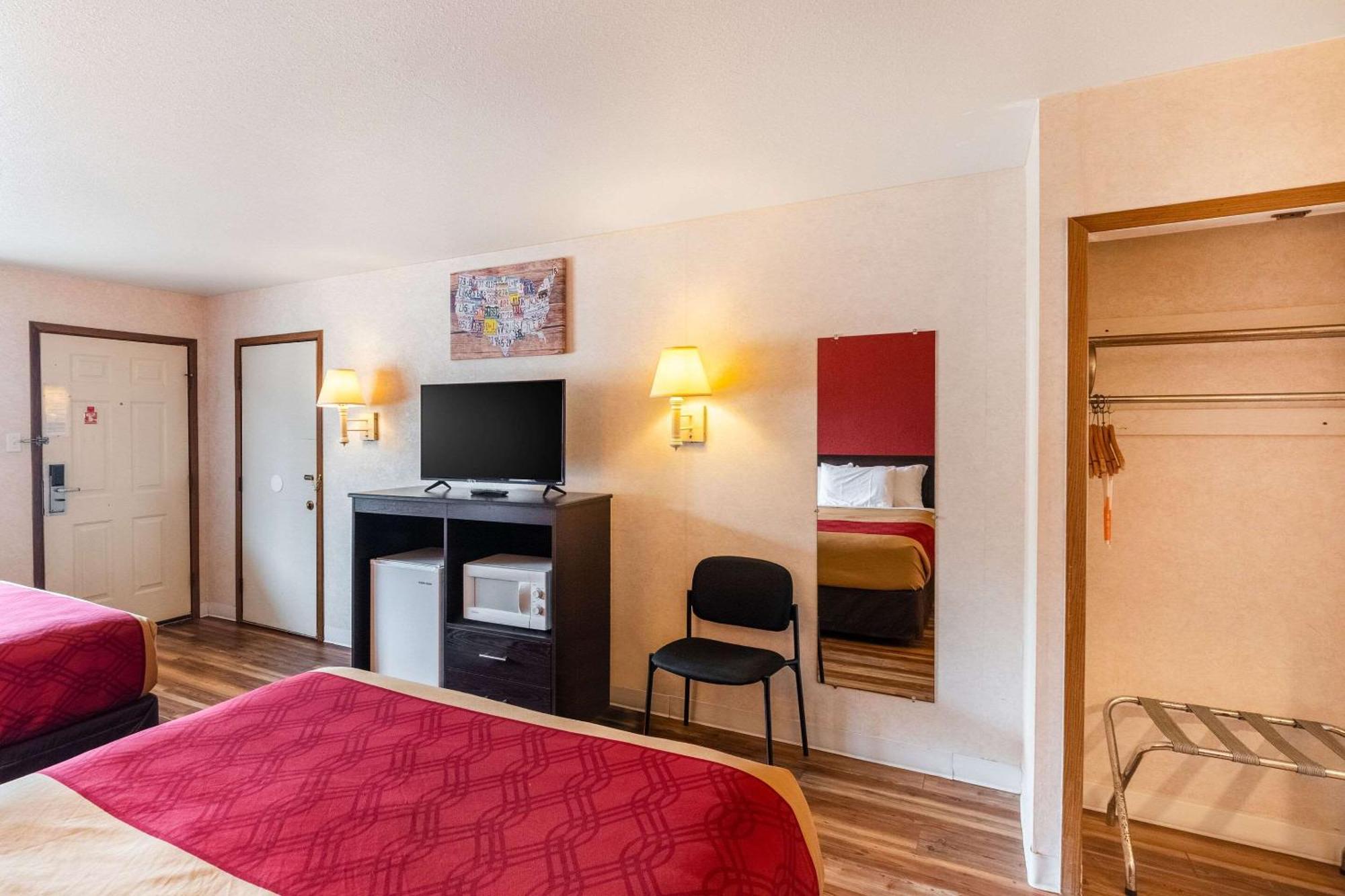 Lodge Econo *